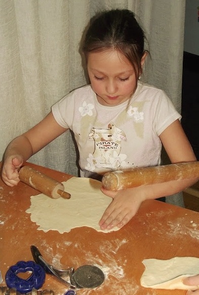 girl play cooking