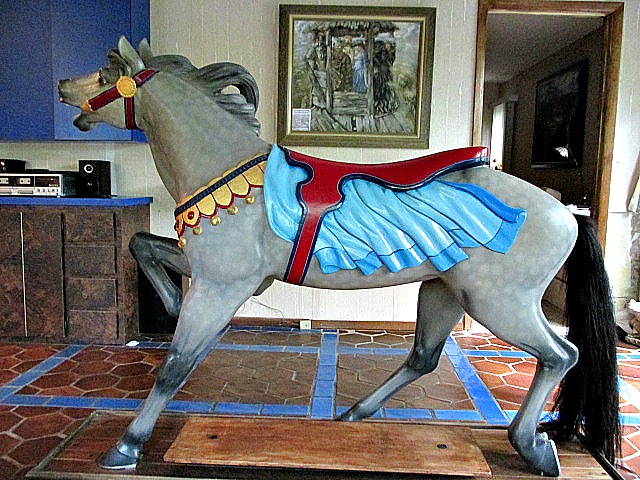 Herschell-Spillman Horse post side